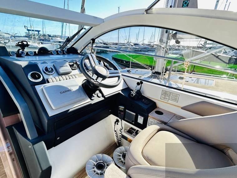 foto: 13 Fairline Targa 44 GT HT uitvoering