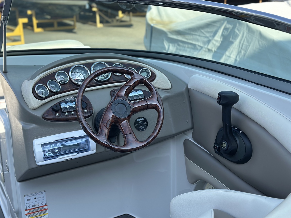 foto: 20 Crownline E6