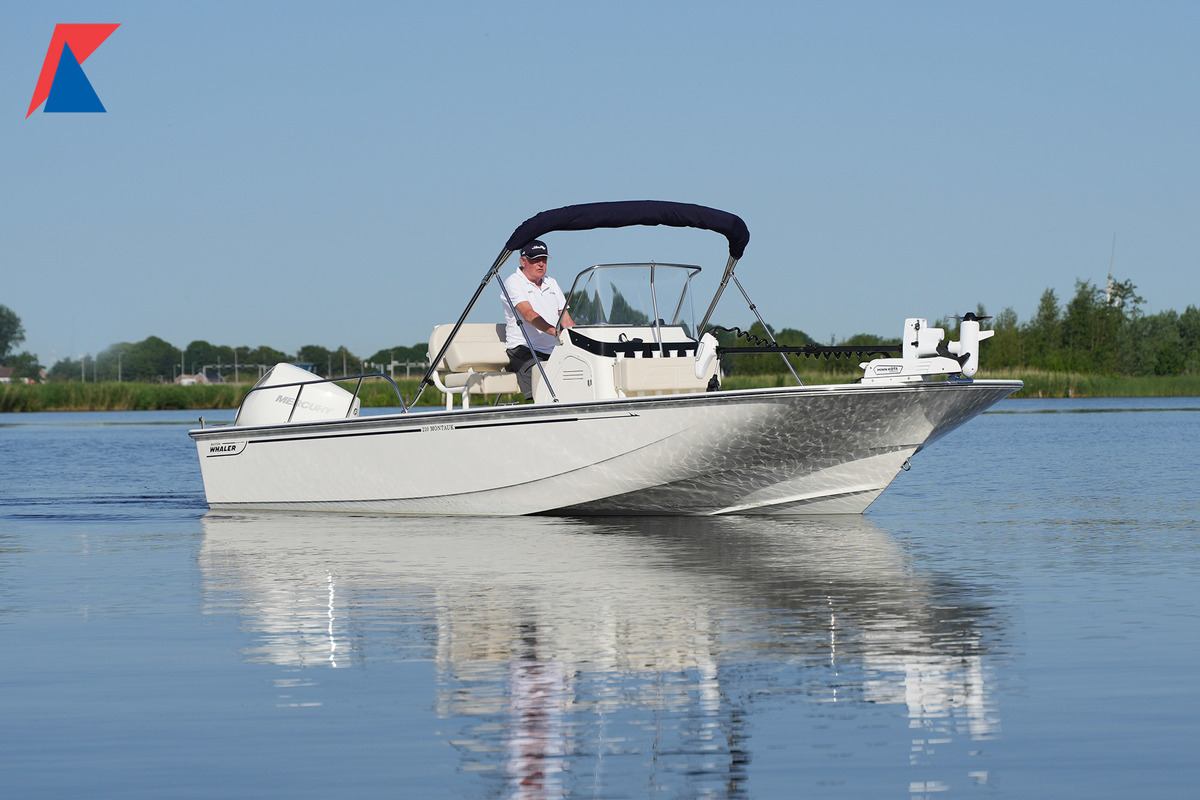 foto: 4 Boston Whaler 210 Montauk