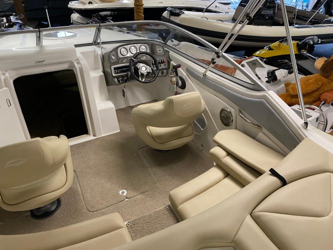 foto: 6 Rinker MTX 220