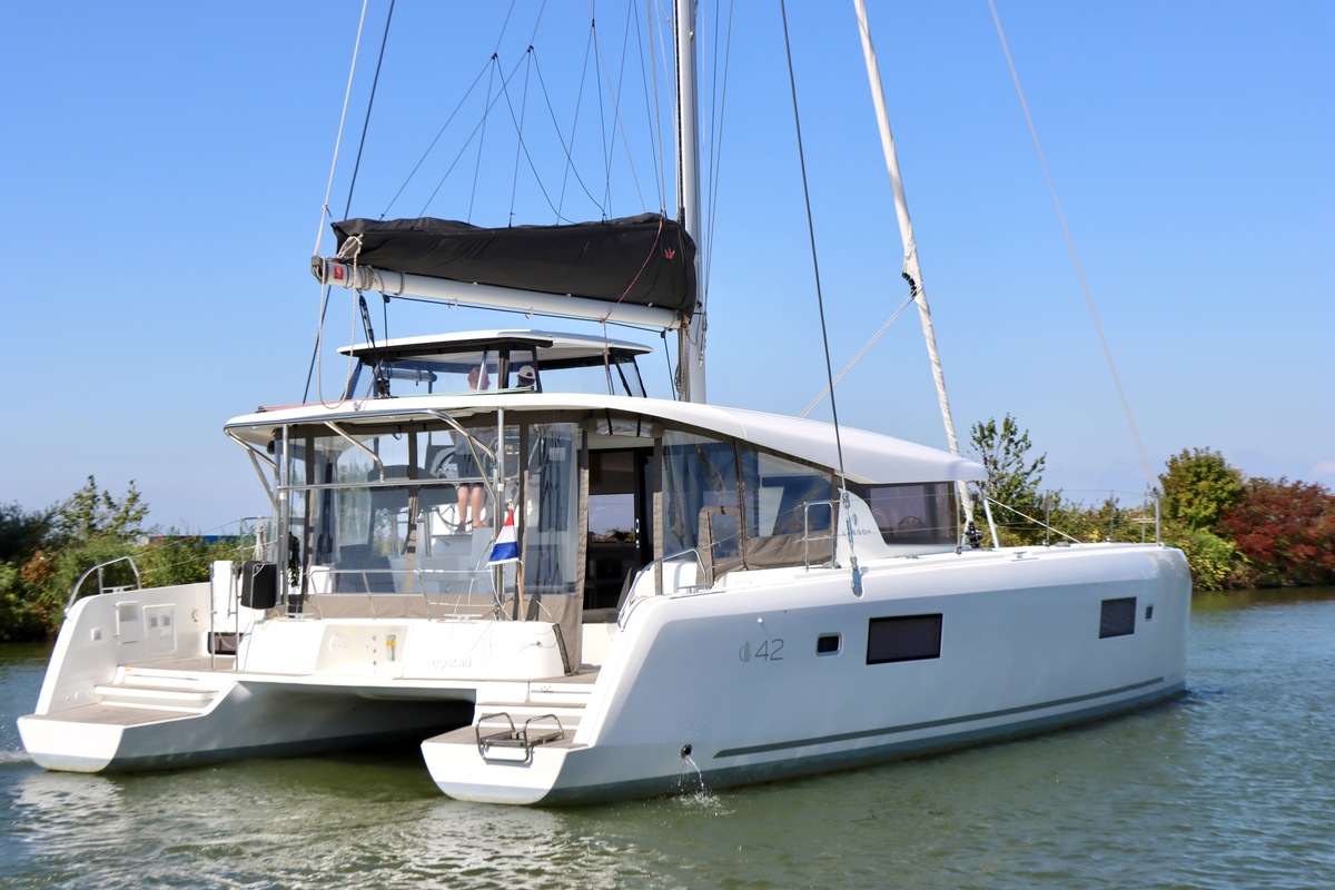 foto: 119 Lagoon 42 Full specs