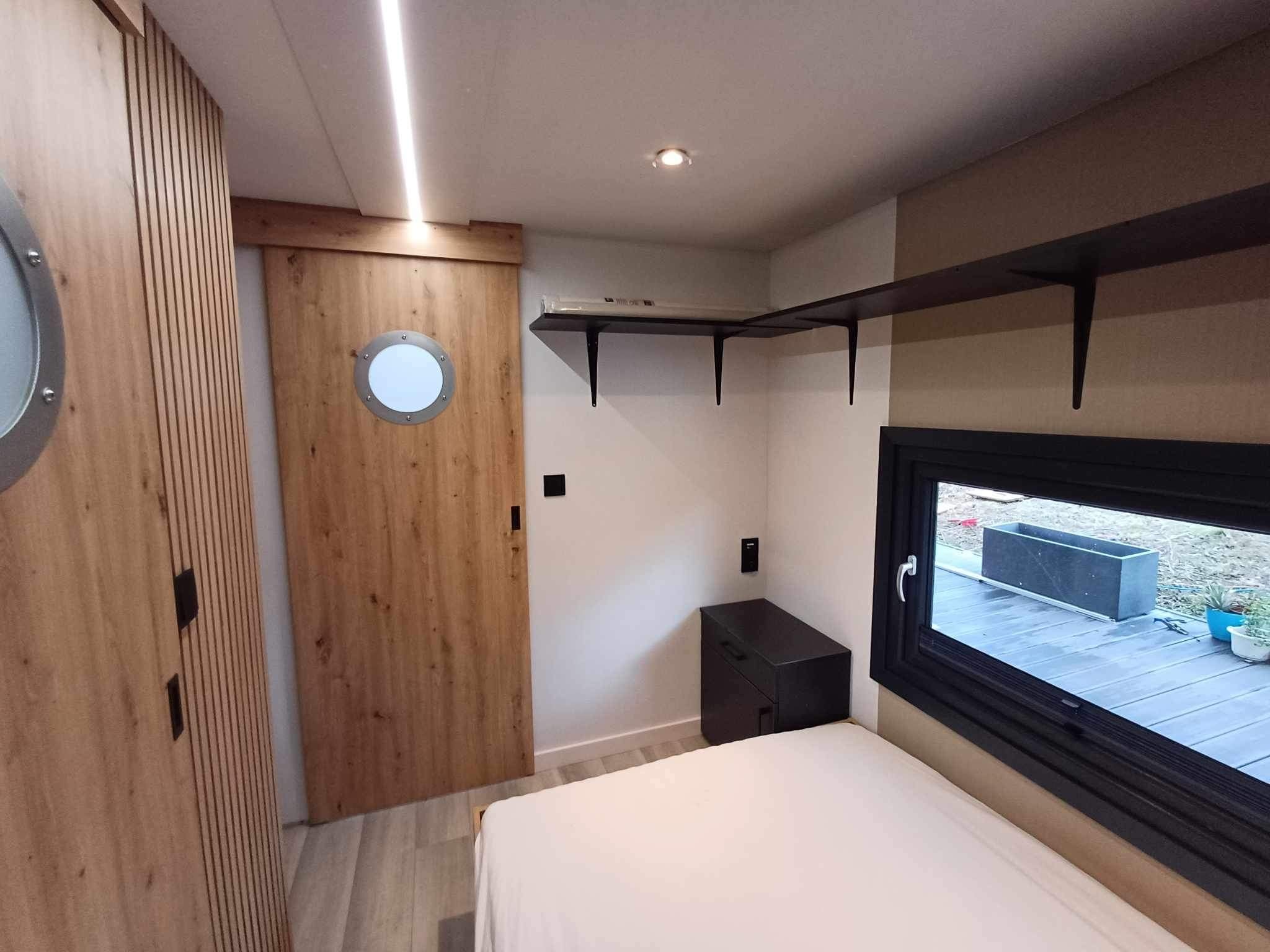 foto: 40 Shogun Mobile Houseboat