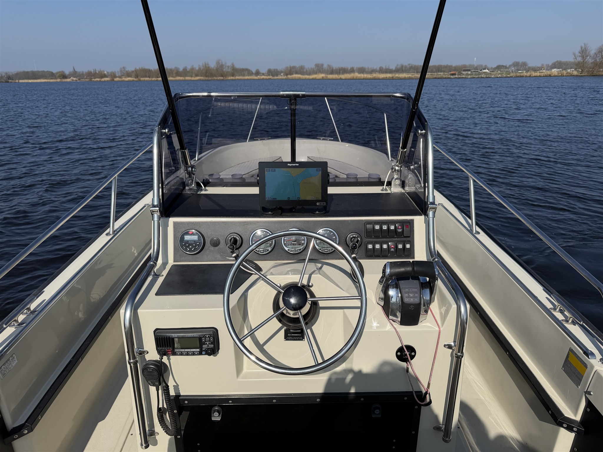 foto: 35 Boston Whaler OUTRAGE 25