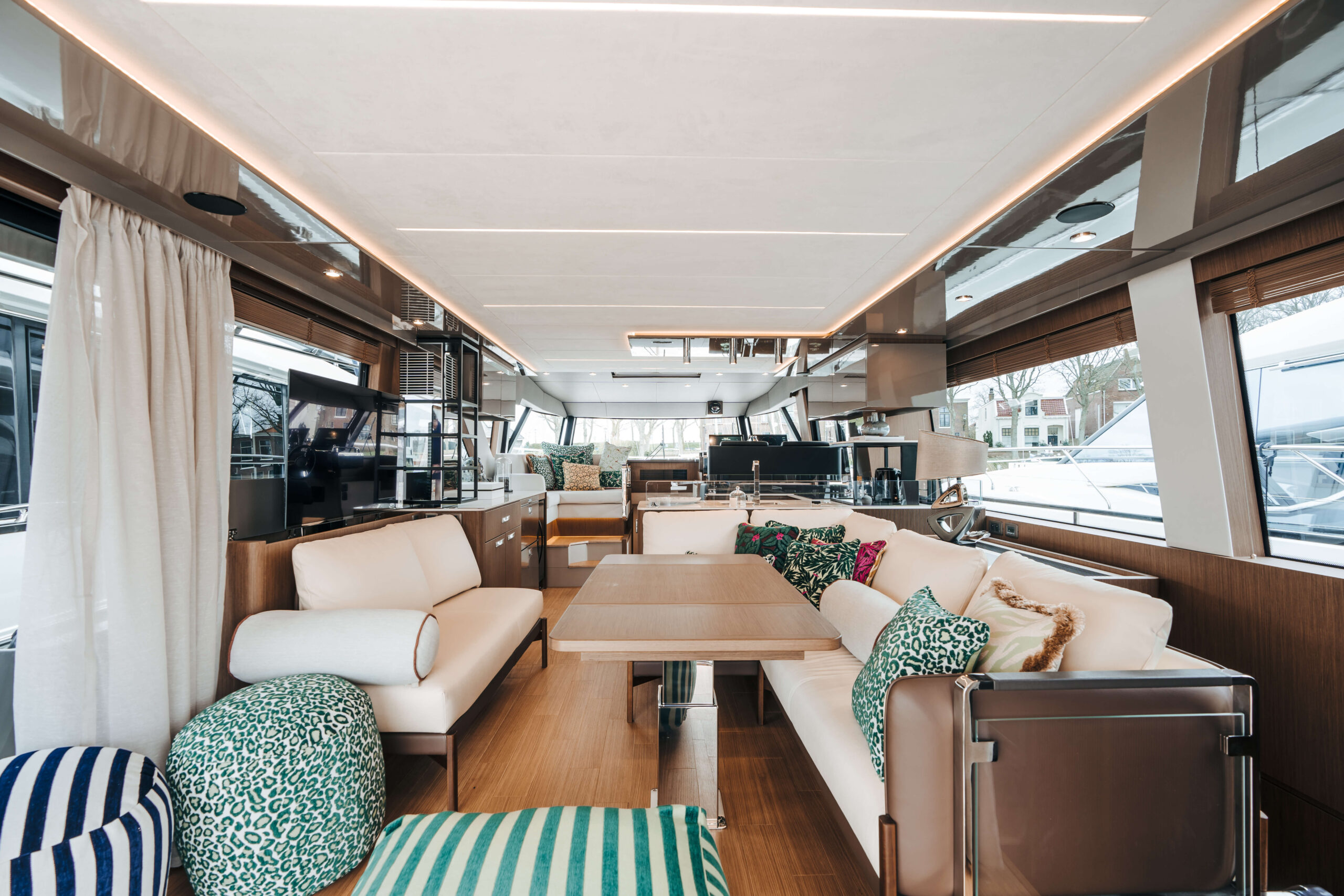 foto: 25 Prestige X60 Flybridge #08