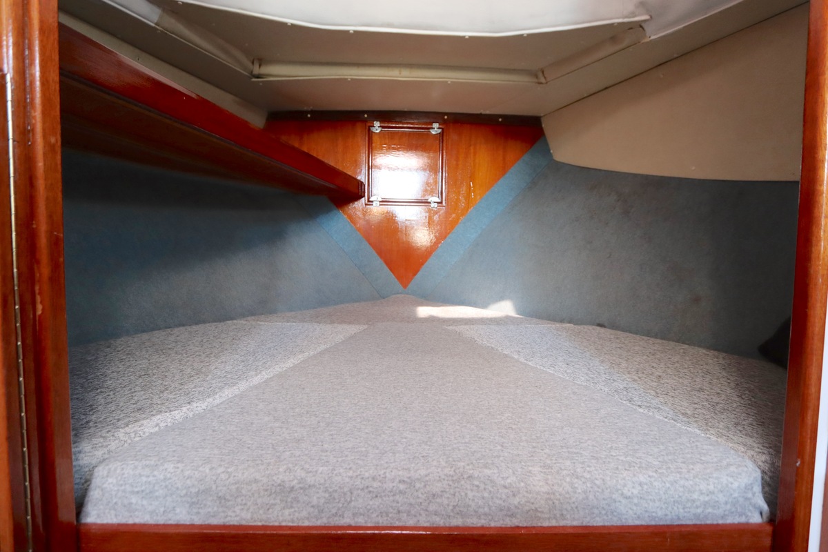 foto: 33 Lochin  333 Workboat