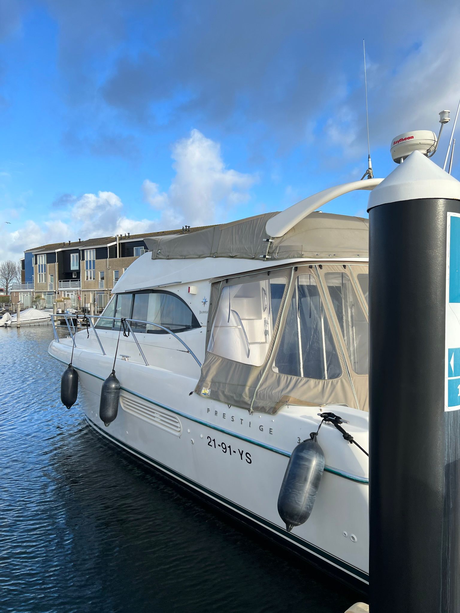 foto: 57 Jeanneau Prestige 36 Fly