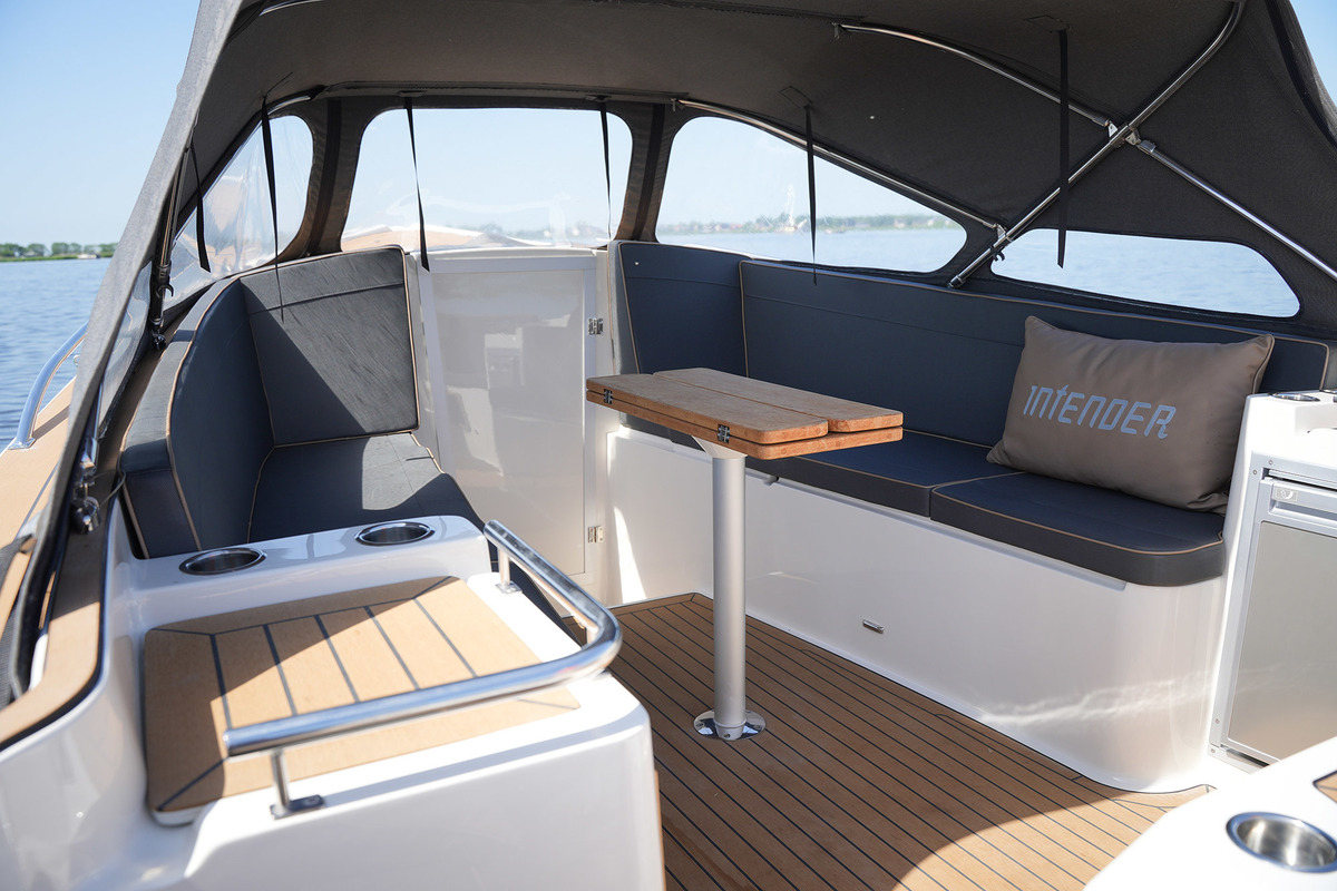 foto: 35 Interboat Intender 820