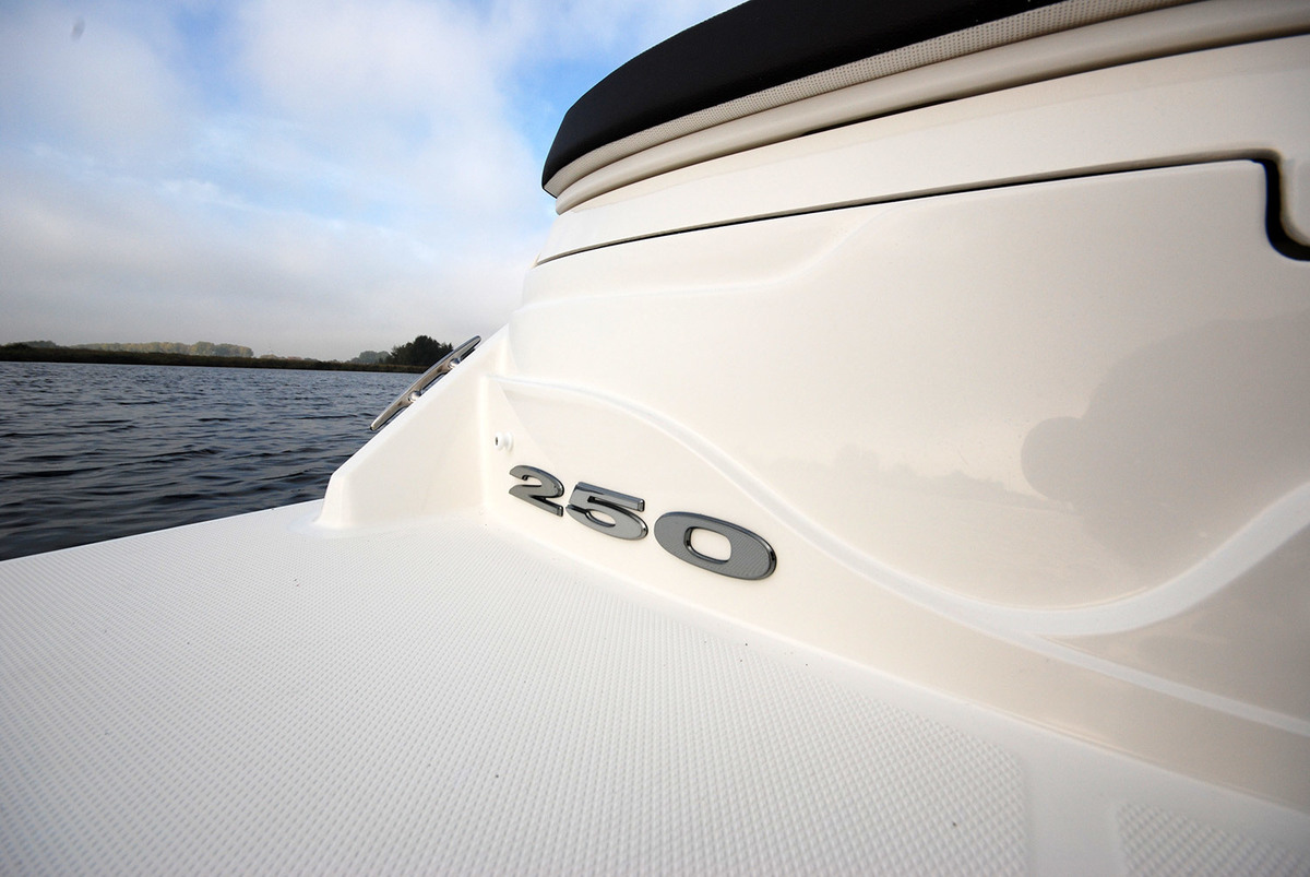 foto: 117 Sea Ray Sun Sport 250