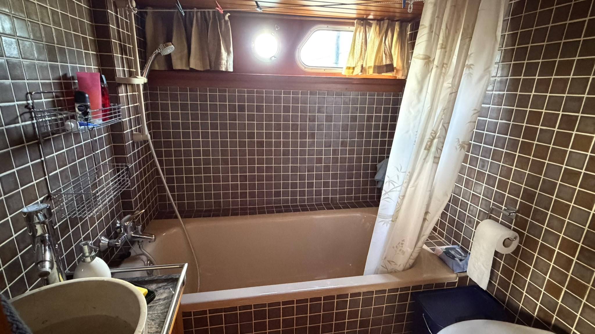 foto: 18 Van Der Valk 1300 Fly Bridge