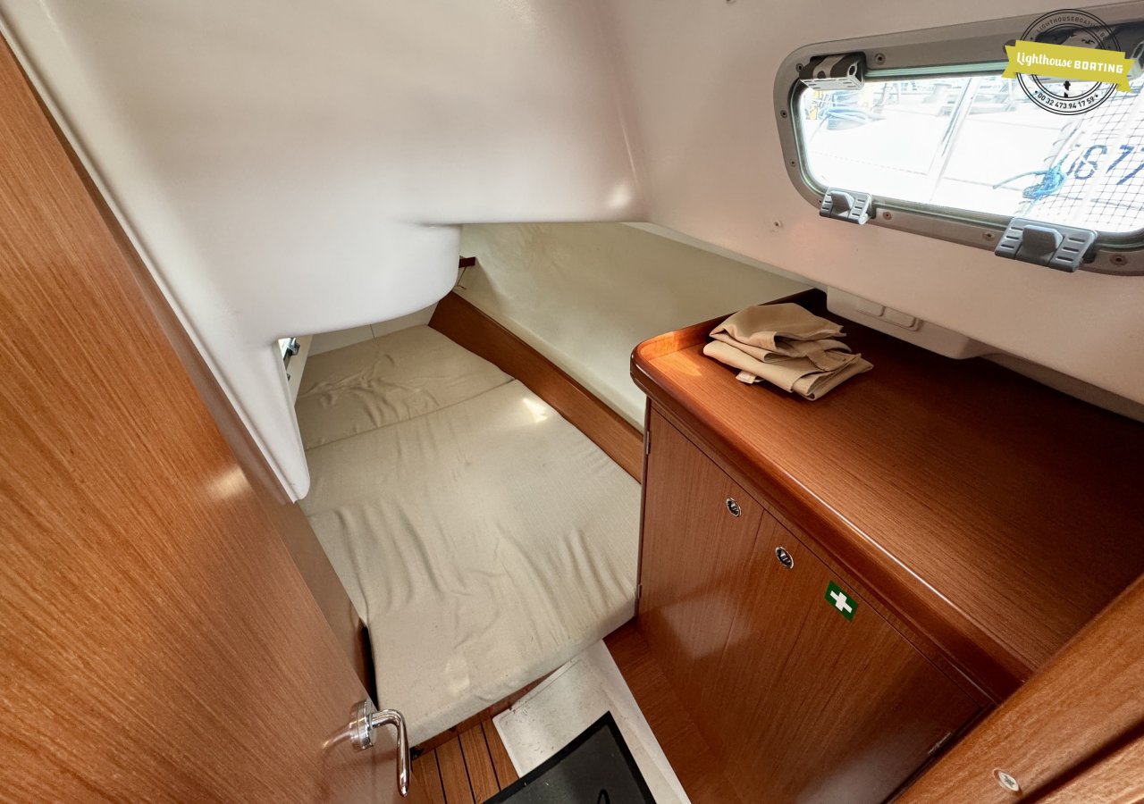 foto: 6 Beneteau Oceanis Clipper 323