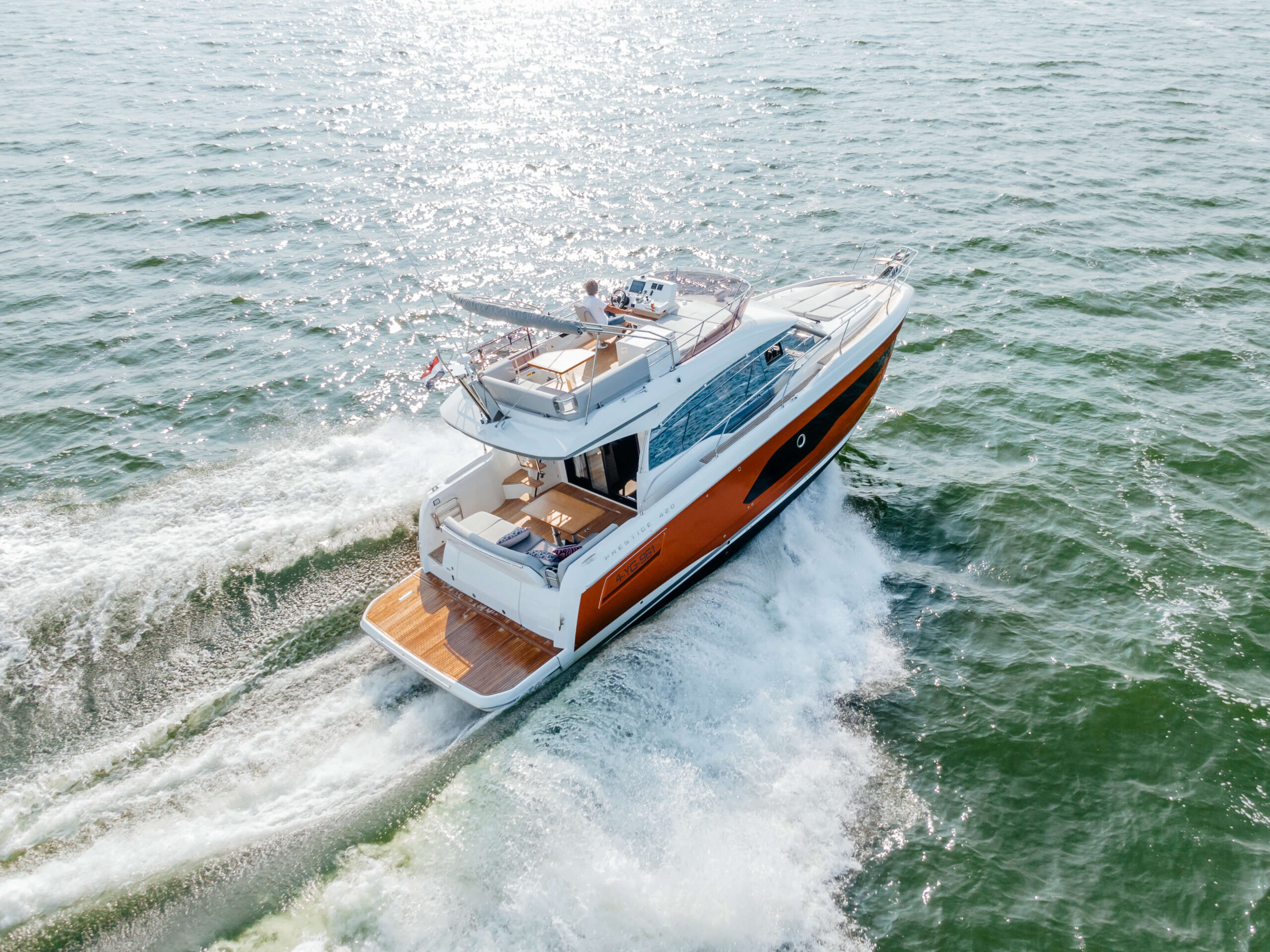 foto: 21 Prestige 420