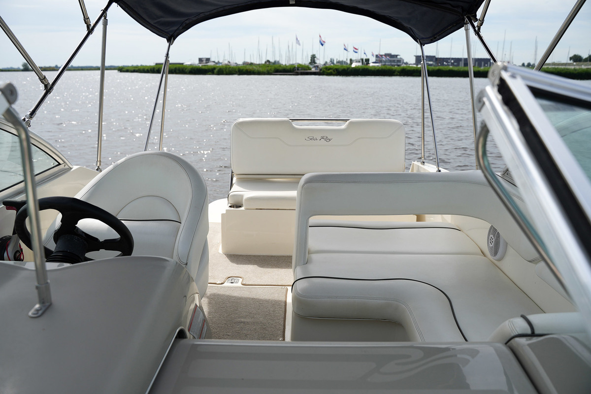 foto: 36 Sea Ray 255 Sundancer