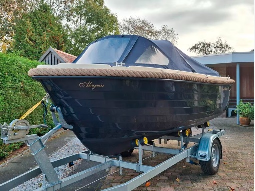 foto: 5 OudHuijzer    530 sloep