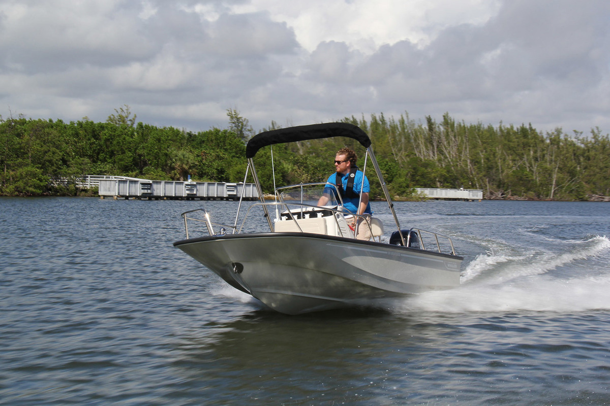 foto: 23 Boston Whaler 150 Montauk