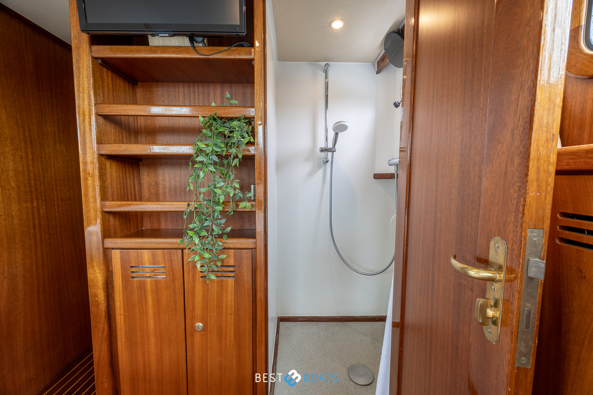 foto: 83 Tradewind 33