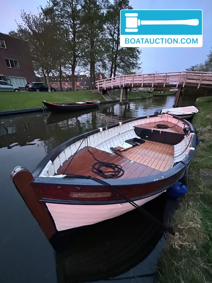 foto: 8 Lifeboat 465