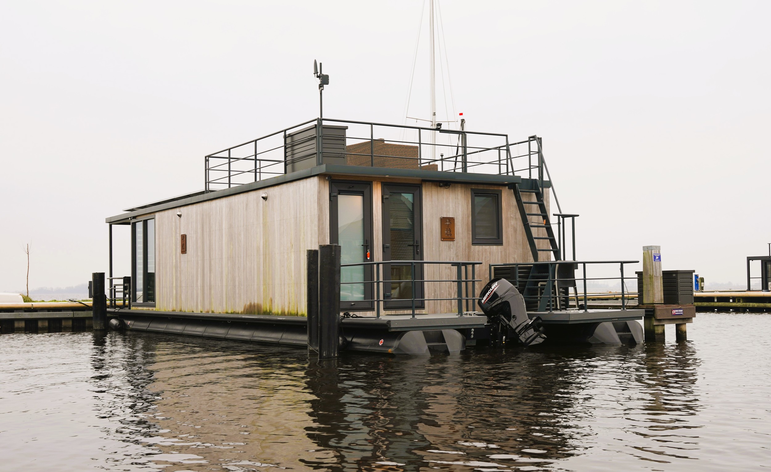 foto: 49 Castalia Met Koopligplaats 1460 X 500 Special Houseboat