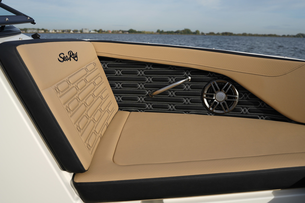 foto: 43 Sea Ray SPX 210