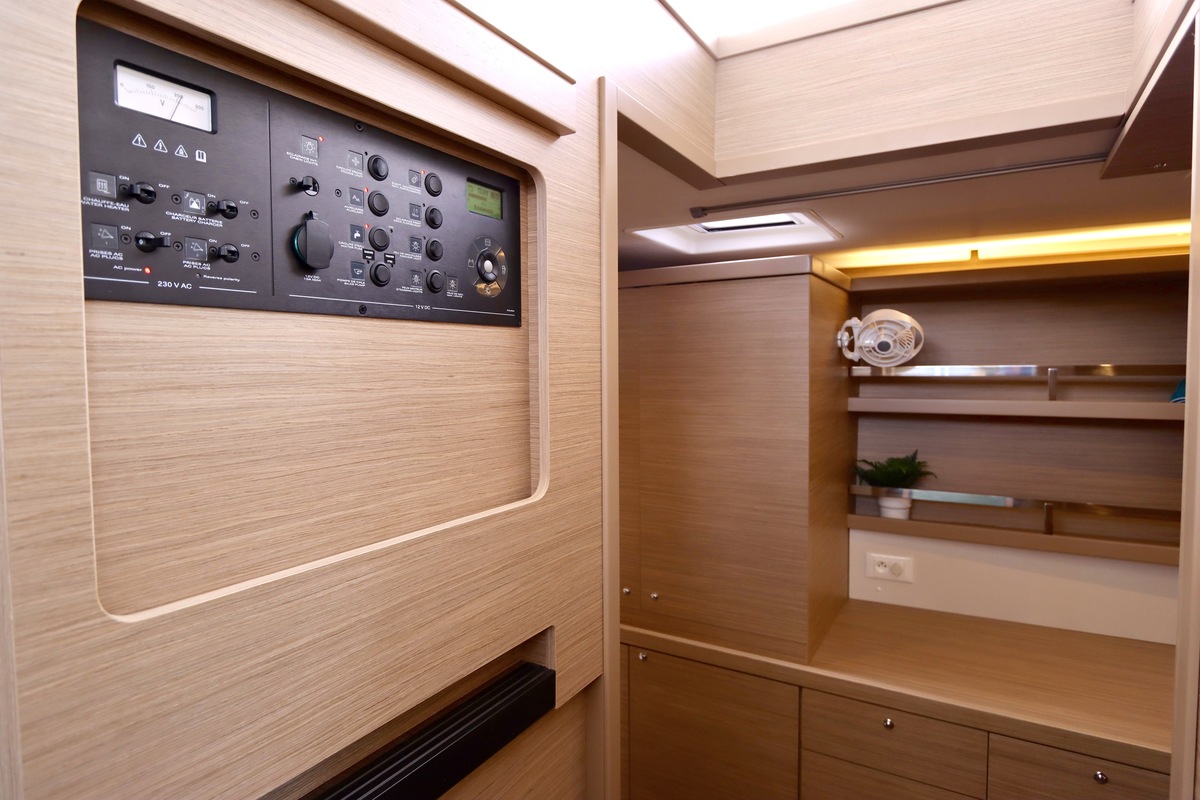 foto: 121 Lagoon 42 Full specs