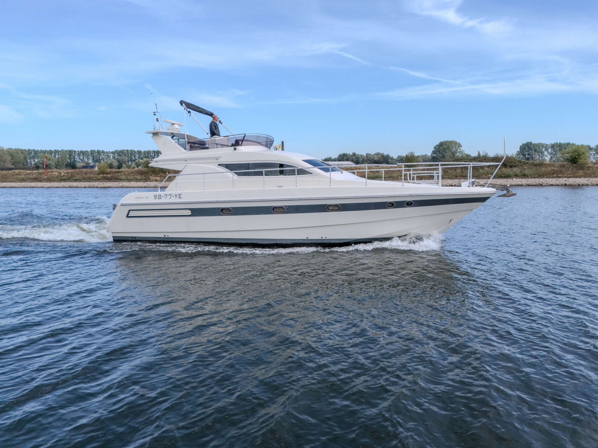 foto: 58 Mochi Craft Mochi Craft 43 Flybridge