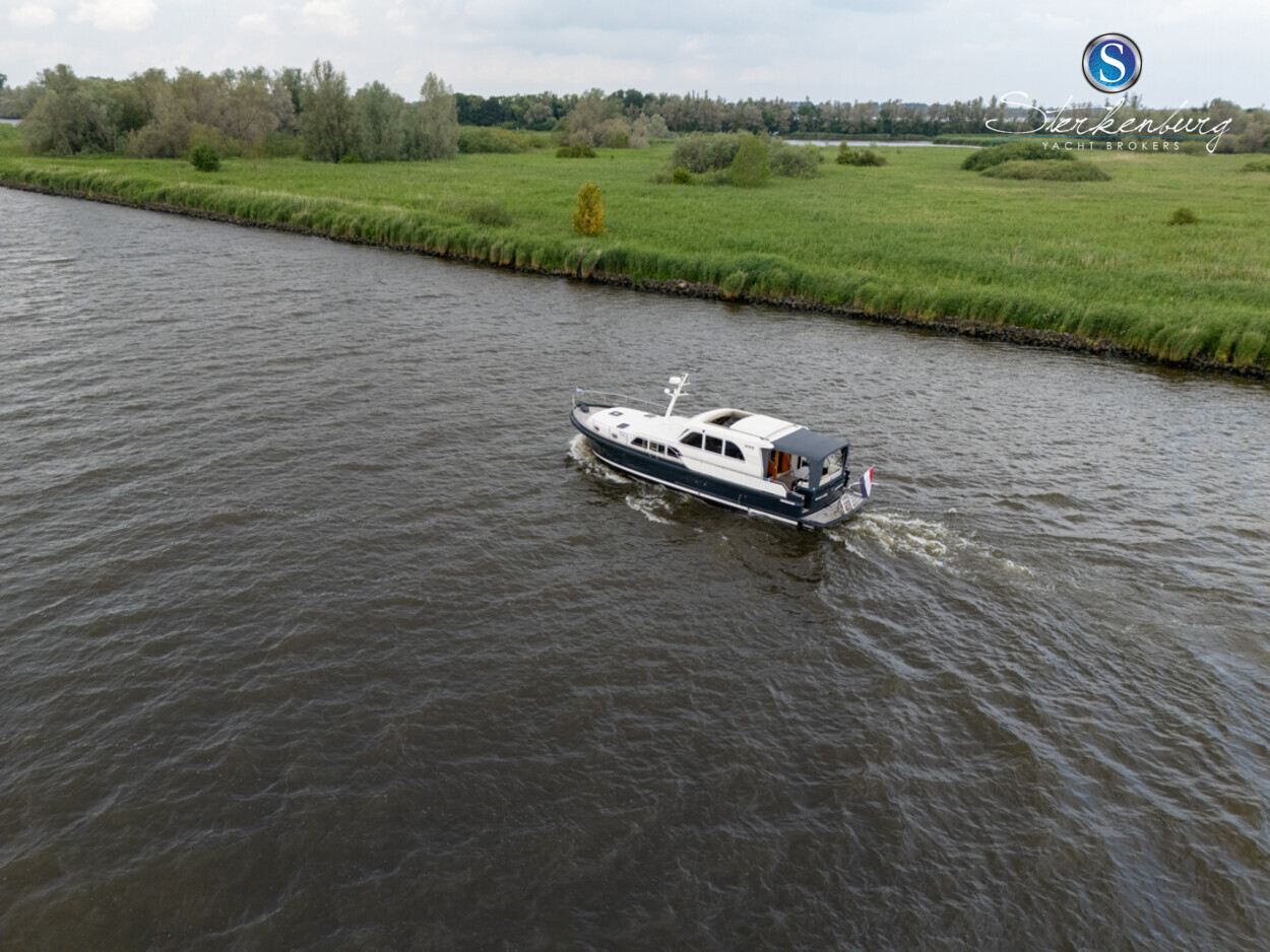 foto: 70 Linssen Grand Sturdy 470 Sedan Wheelhouse
