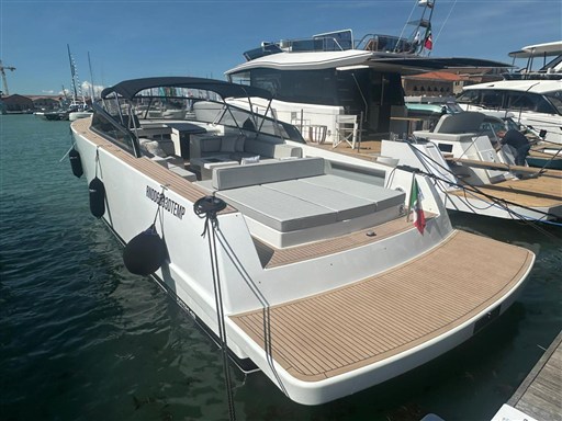 foto: 23 Vandutch 48