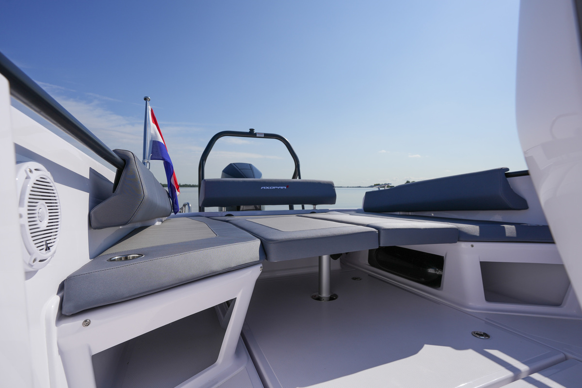 foto: 63 Axopar 25 Cross Bow & Cross Top