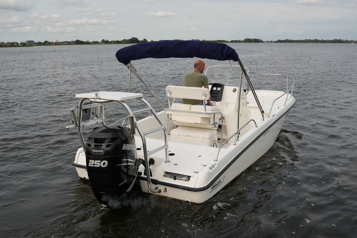 foto: 27 Boston Whaler 230 Dauntless