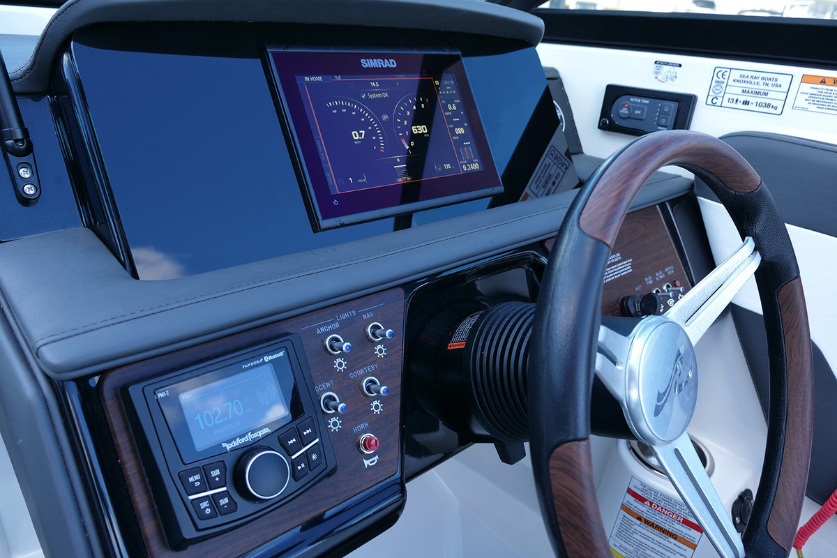 foto: 35 Sea Ray SPX 230