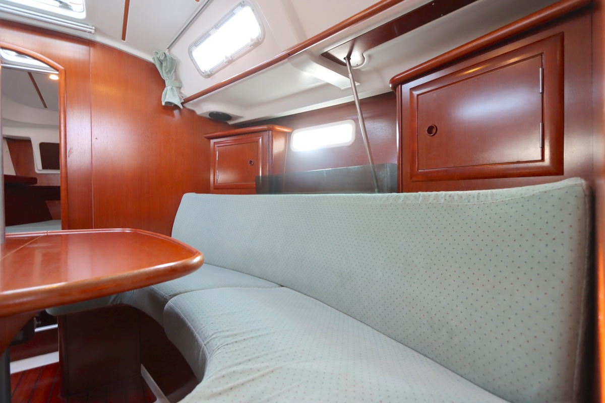 foto: 36 Beneteau Oceanis Clipper 331 Lifting keel