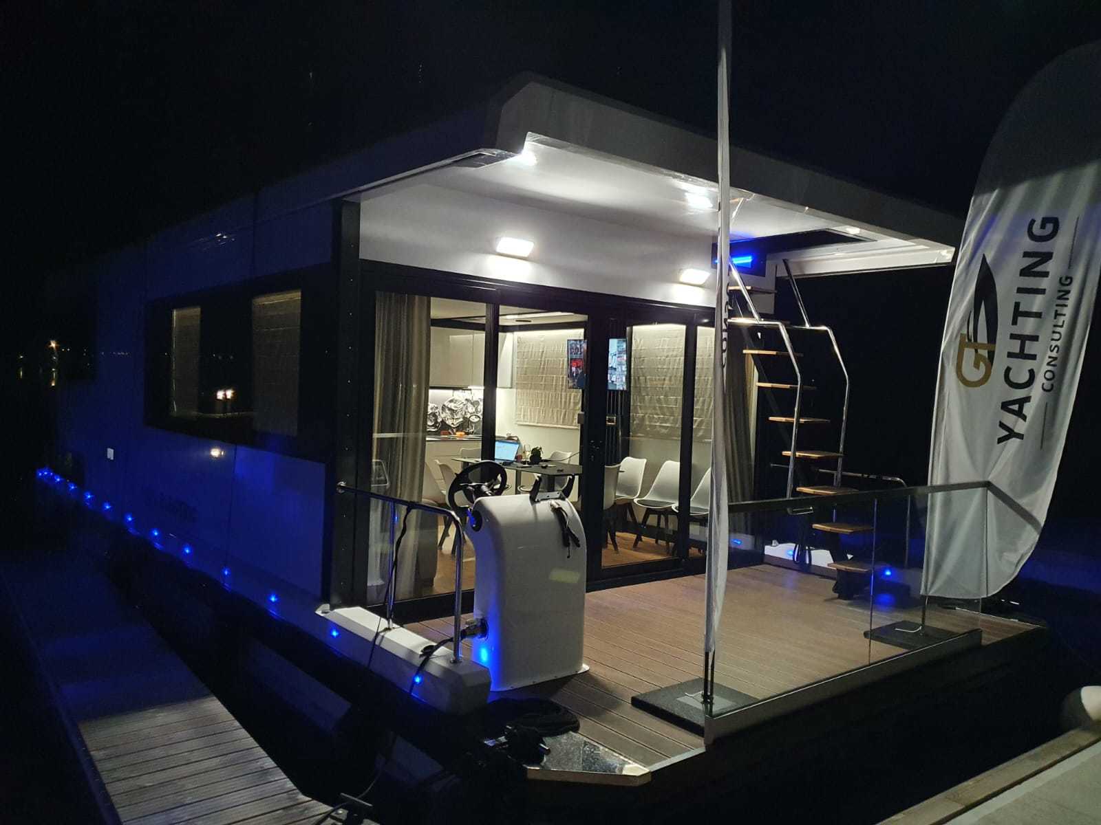 foto: 28 Nomadream Cat-House 1200 Double Decker Houseboat