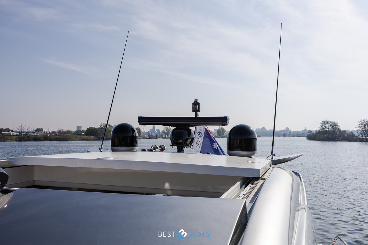 foto: 60 Riviera 4600 SPORT YACHT-PLATINUM EDITION