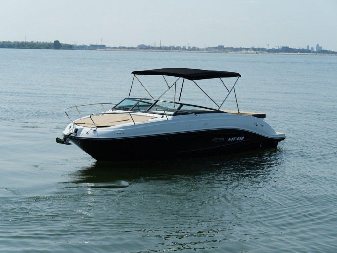 foto: 7 Sea Ray Sun Sport 230