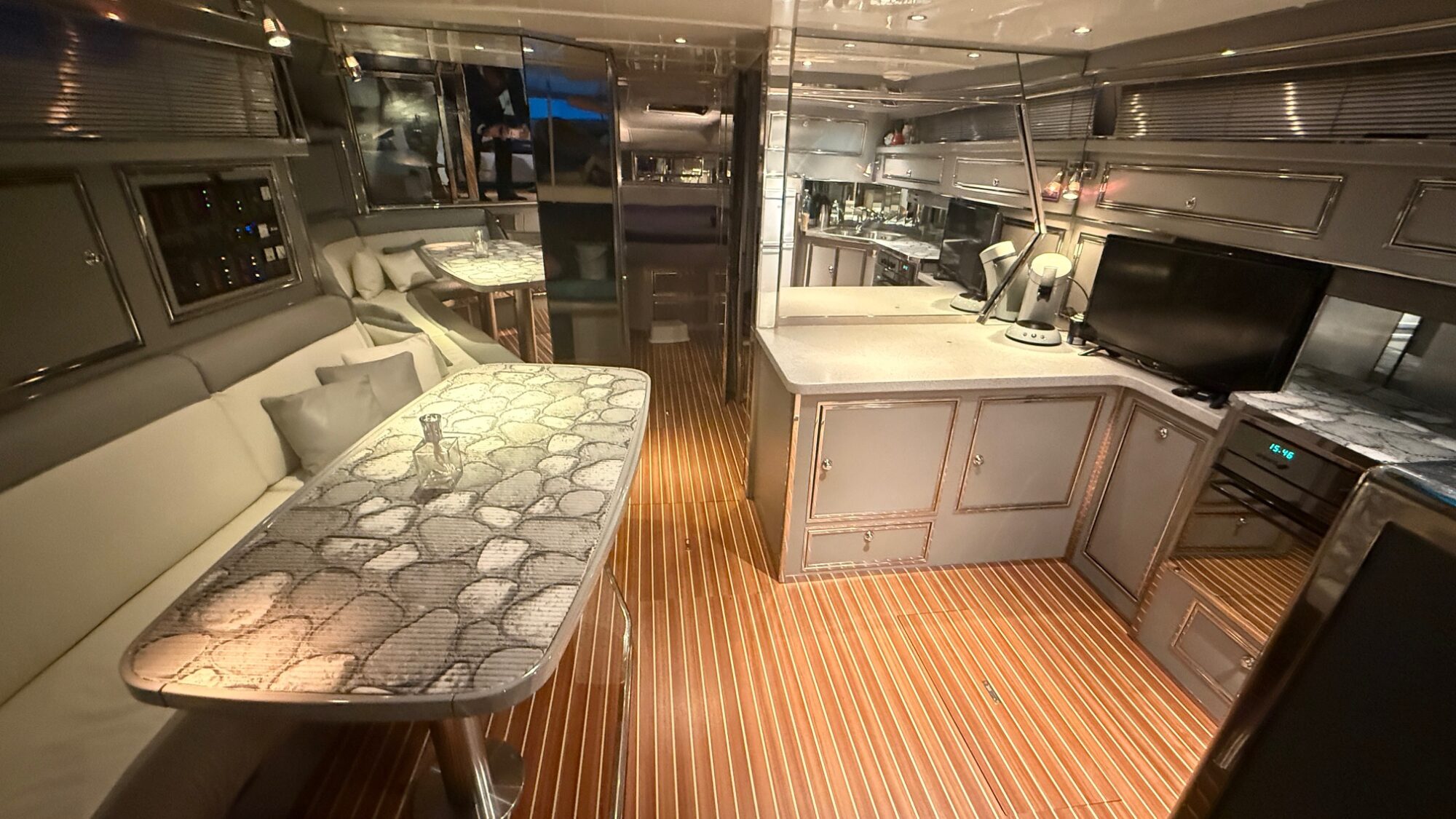 foto: 49 Sea Ray Sea Ray 400 Express Cruiser