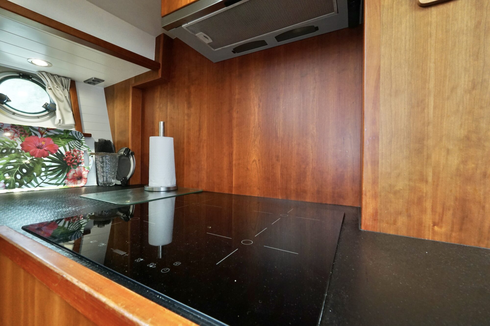 foto: 81 Serious Yachts Serious Yachts Gently Low Bridge 14.50 Sedan