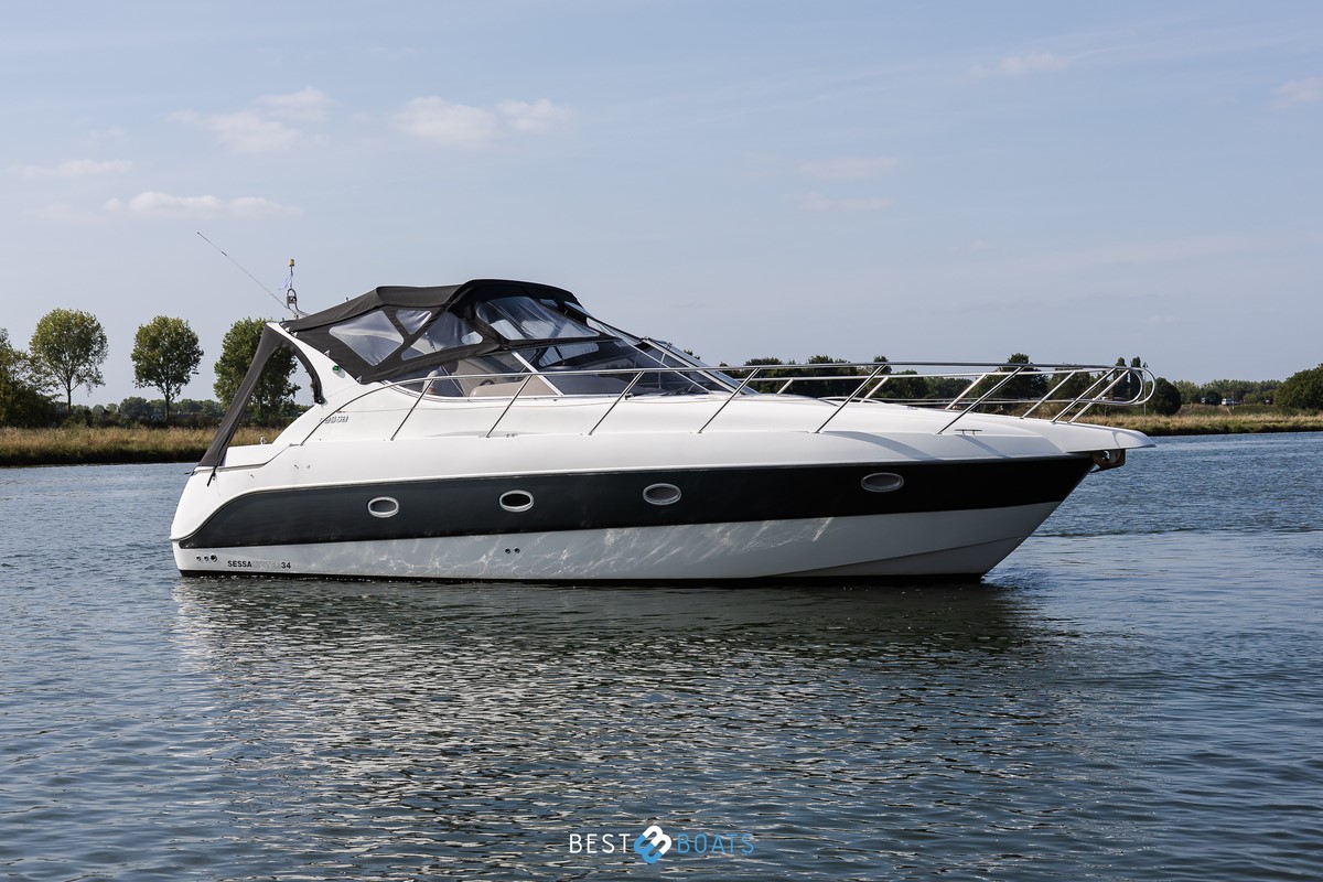 hoofdfoto: 1 Sessa Marine Oyster 34