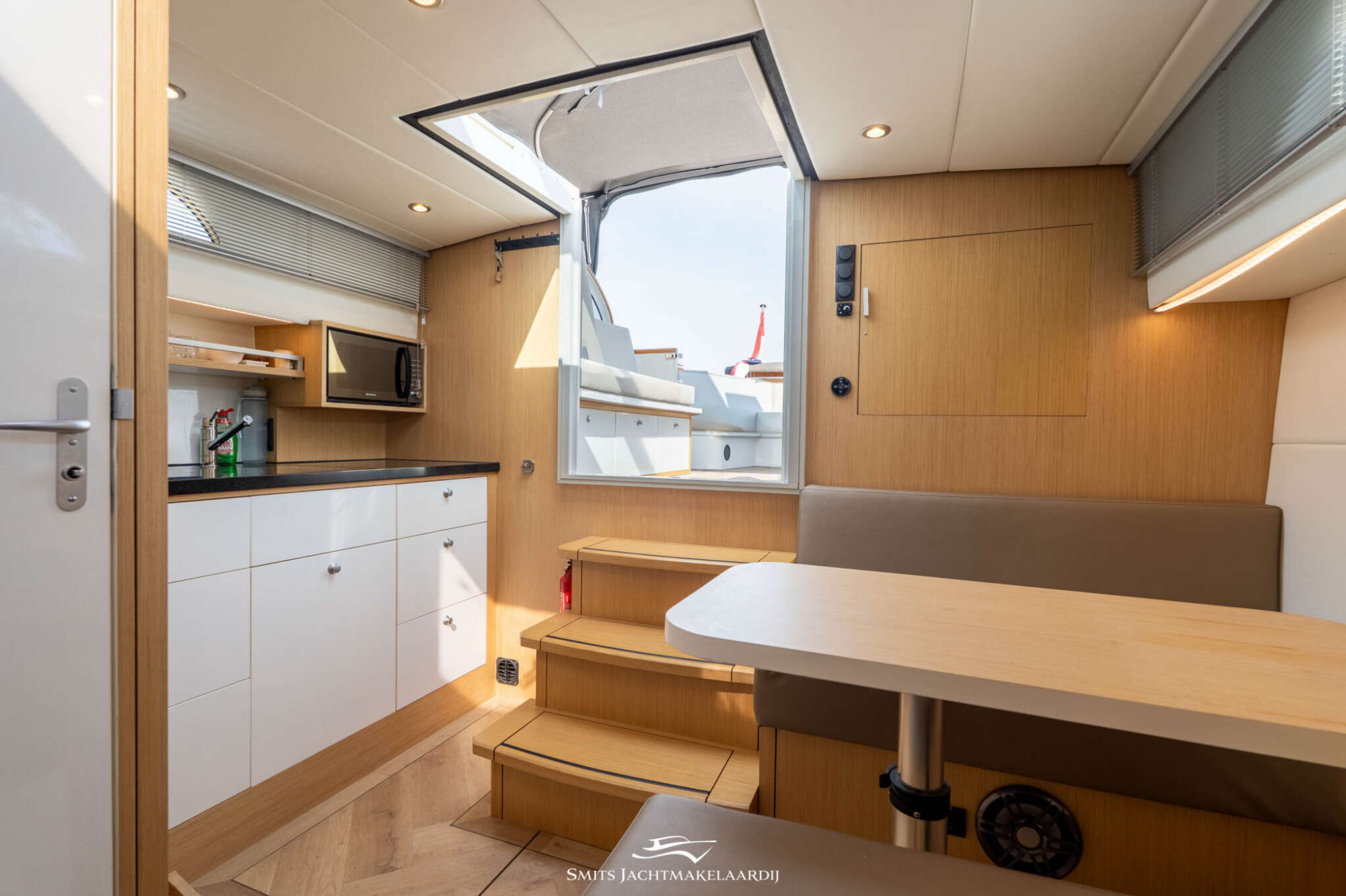 foto: 58 Crown yachts Crown Keyzer C107 Cabrio