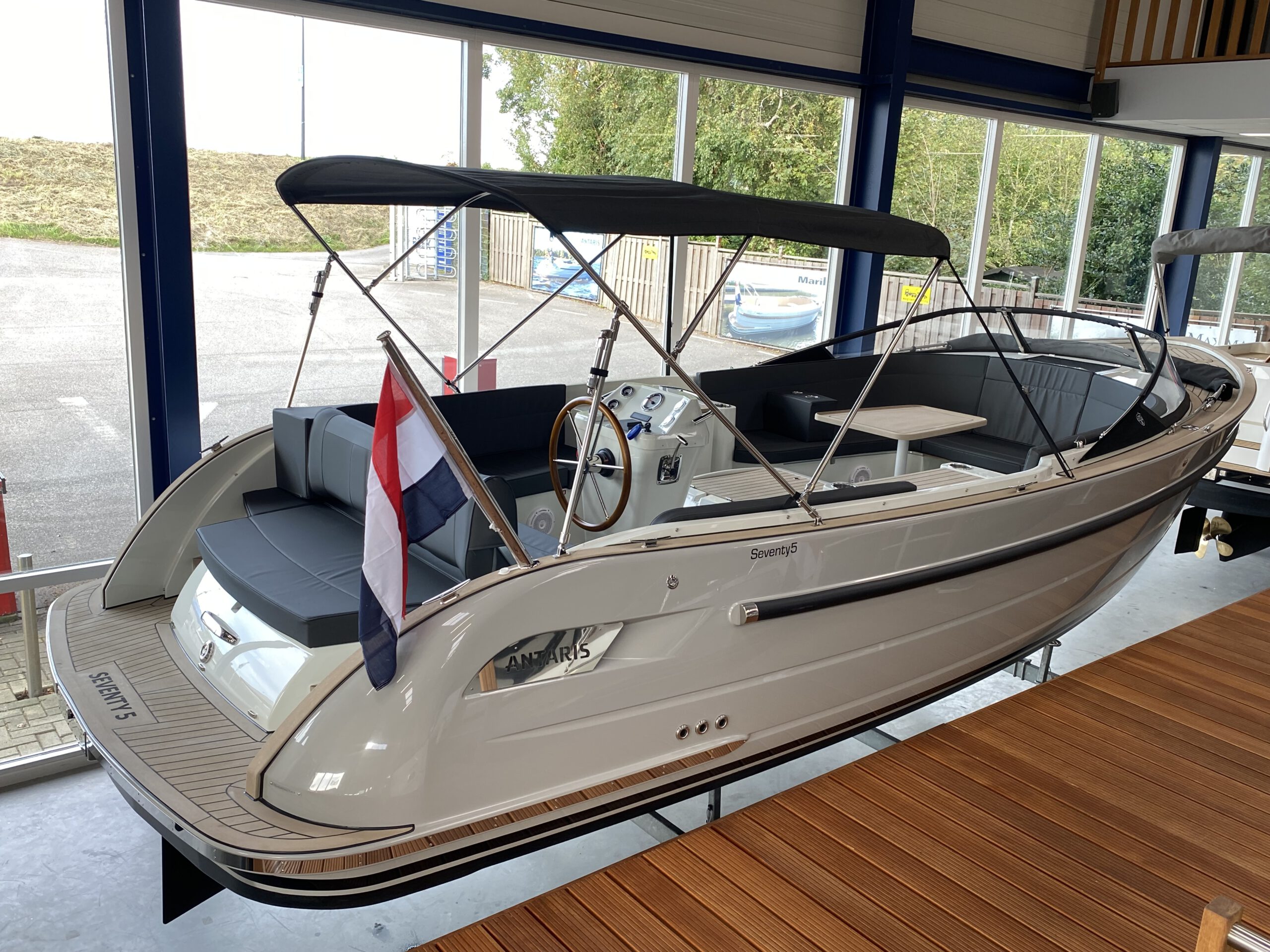 foto: 61 Antaris Seventy5 (op voorraad)