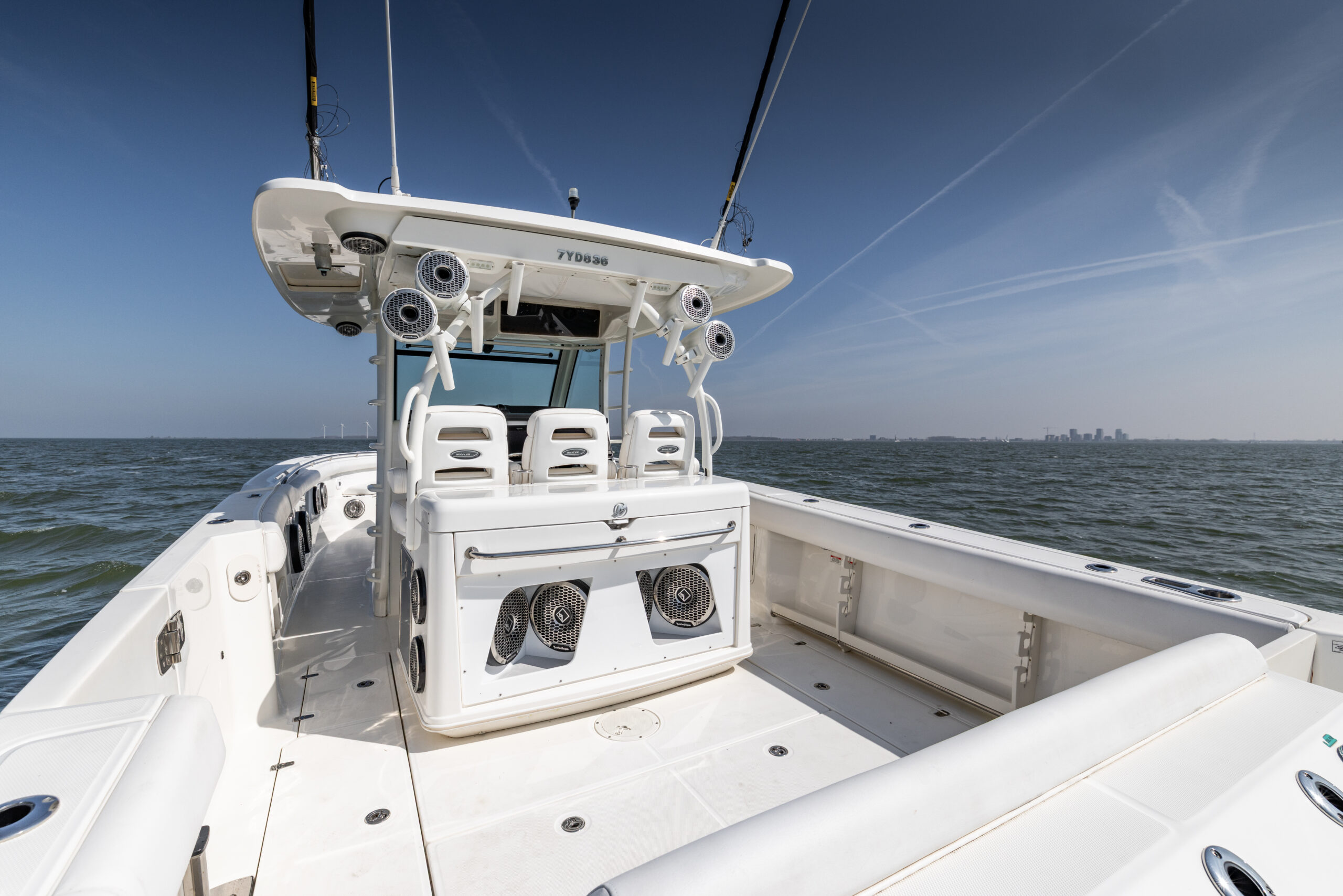 foto: 102 Boston Whaler 370 Outrage