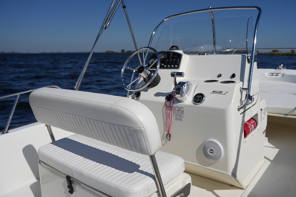 foto: 32 Boston Whaler 190 Montauk