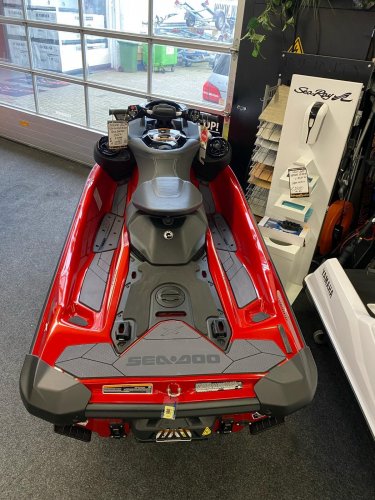 foto: 20 Sea-Doo RXP-X 325 Fiery Red