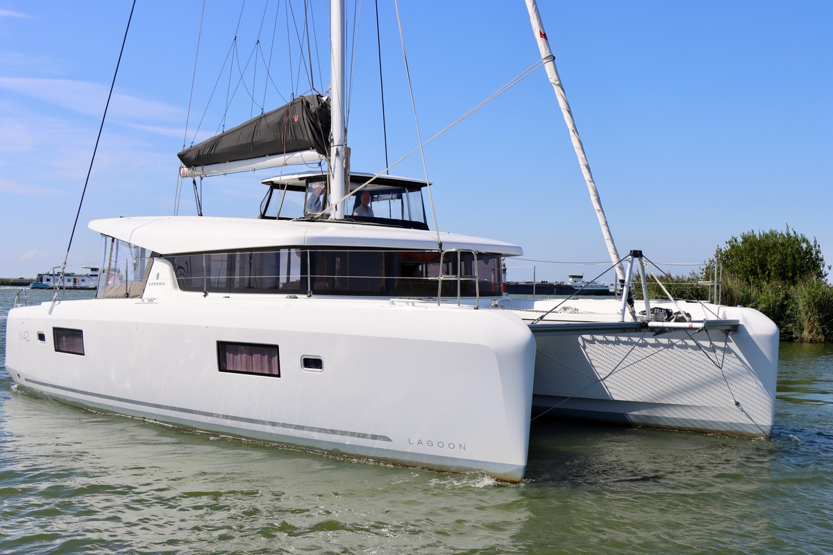 foto: 181 Lagoon 42 Full specs