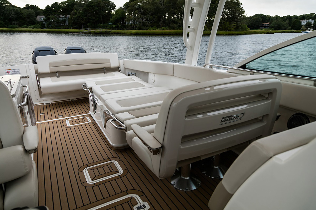 foto: 14 Boston Whaler 320 Vantage