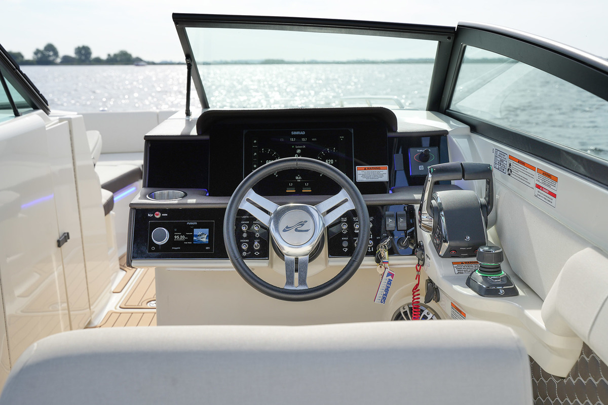 foto: 40 Sea Ray SDX 290 Outboard