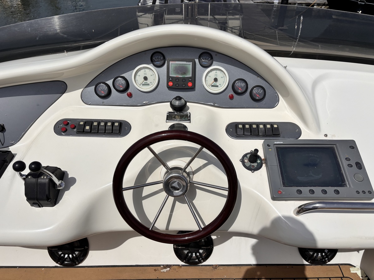 foto: 31 Azimut 46 Fly