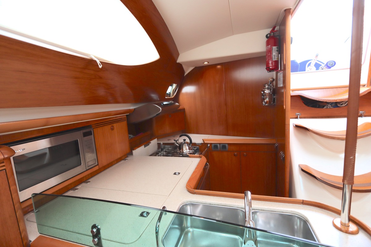 foto: 28 Jeanneau  Sun Odyssey 49 DS