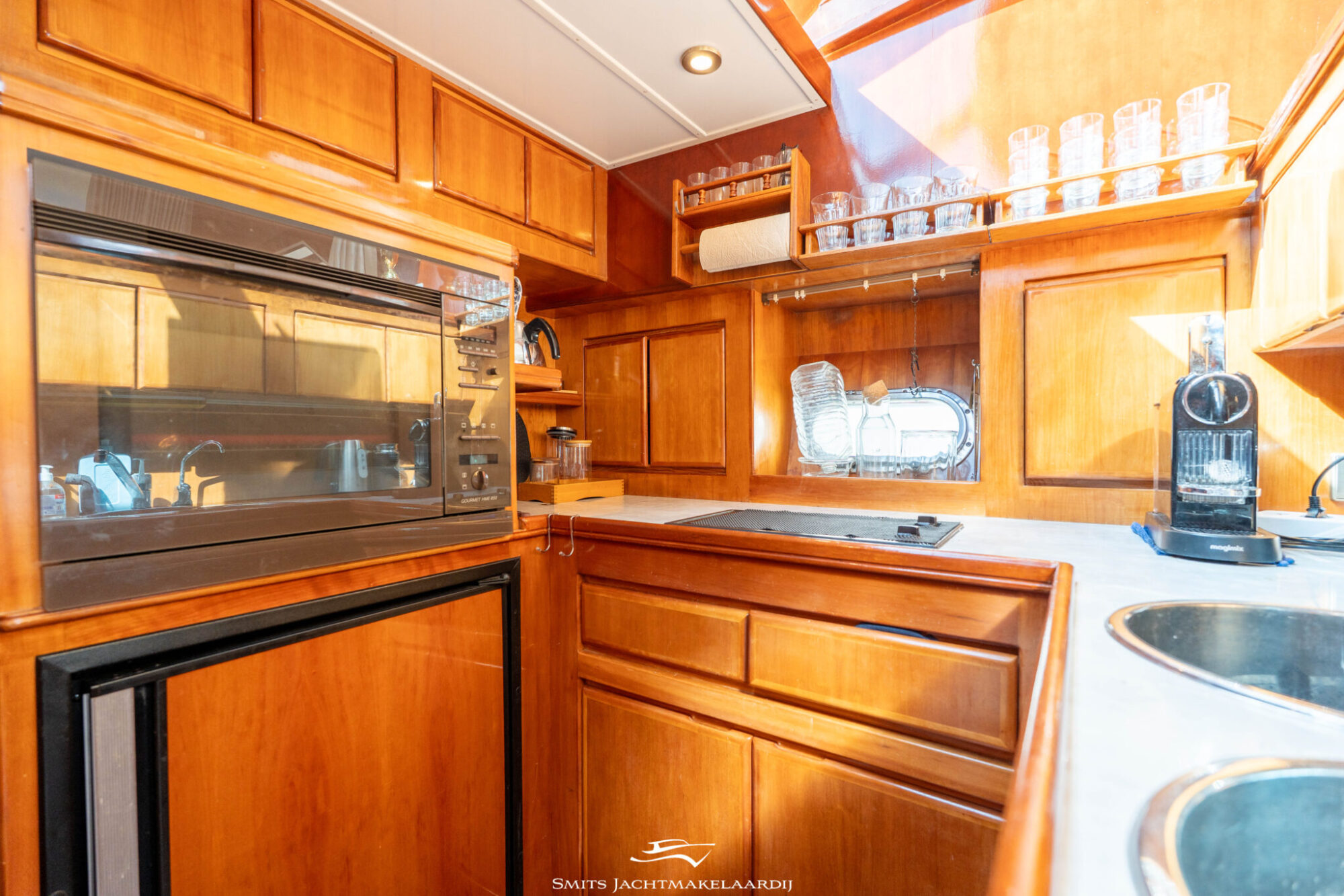 foto: 94 Astor Astor 37 Flybridge