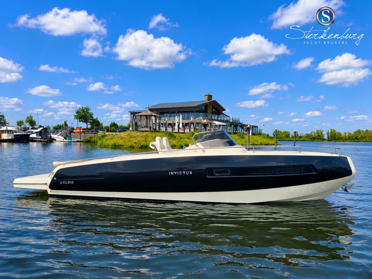 foto: 24 Invictus 280 GT