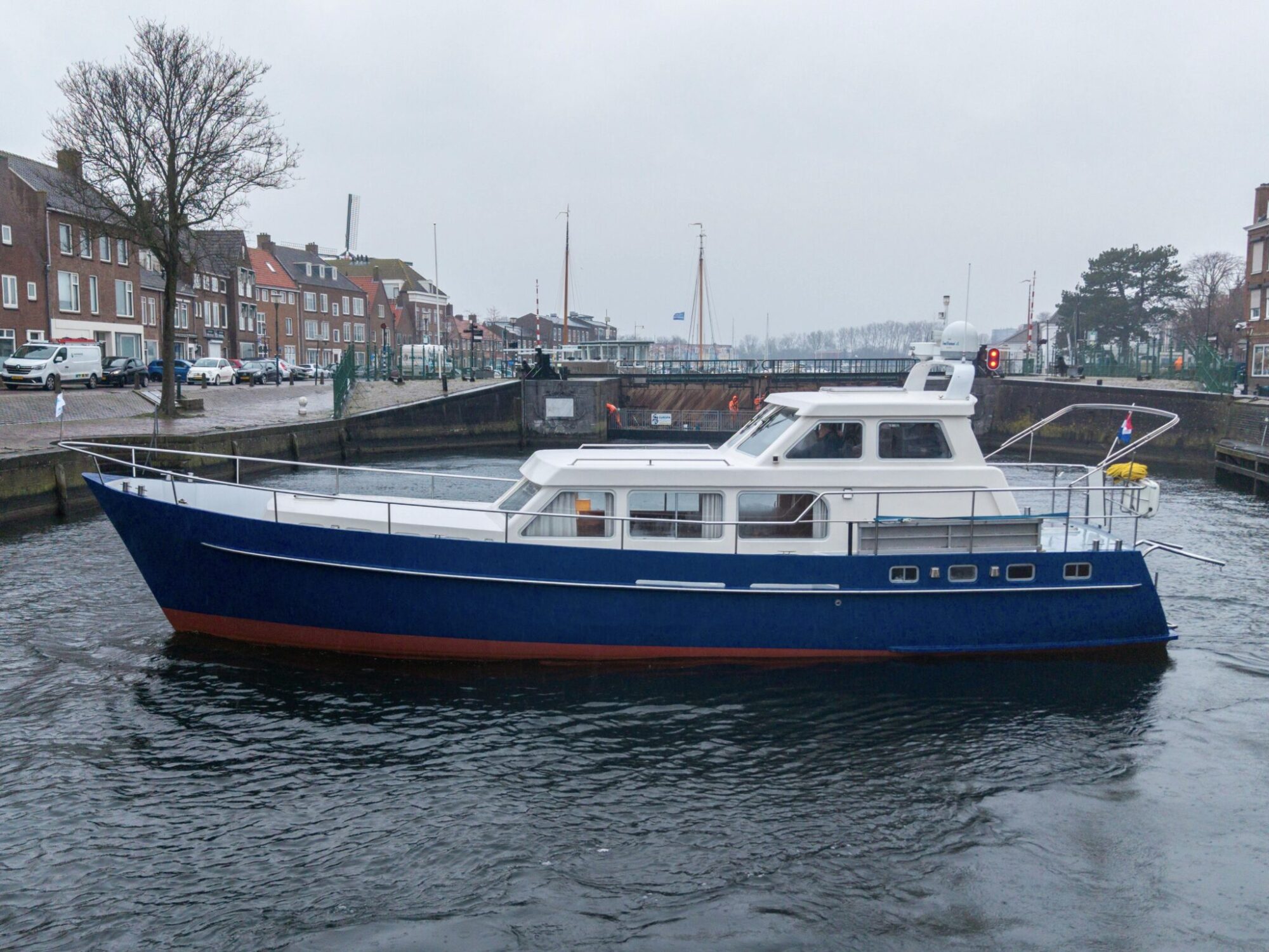 foto: 56 Pieter Beeldsnijder Pieter Beeldsnijder Spiegelkotter 15.00 VS