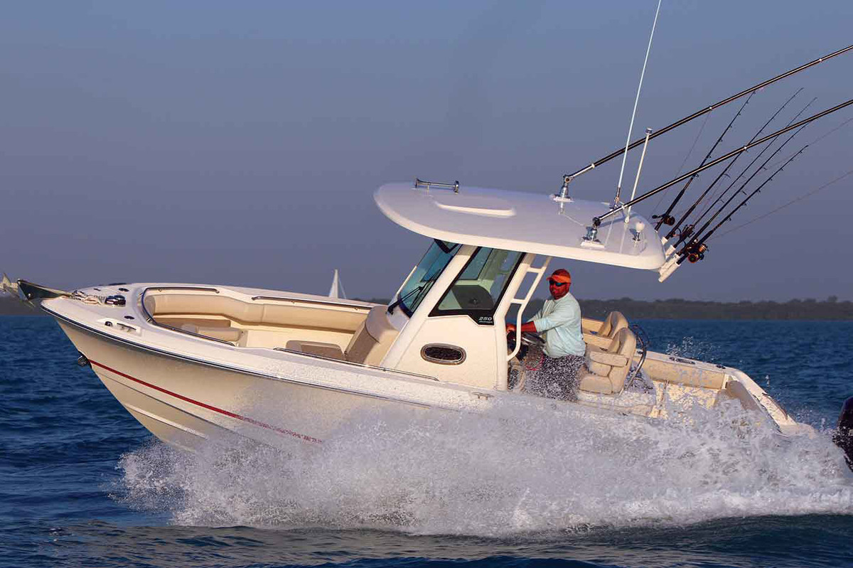 foto: 6 Boston Whaler 250 Outrage